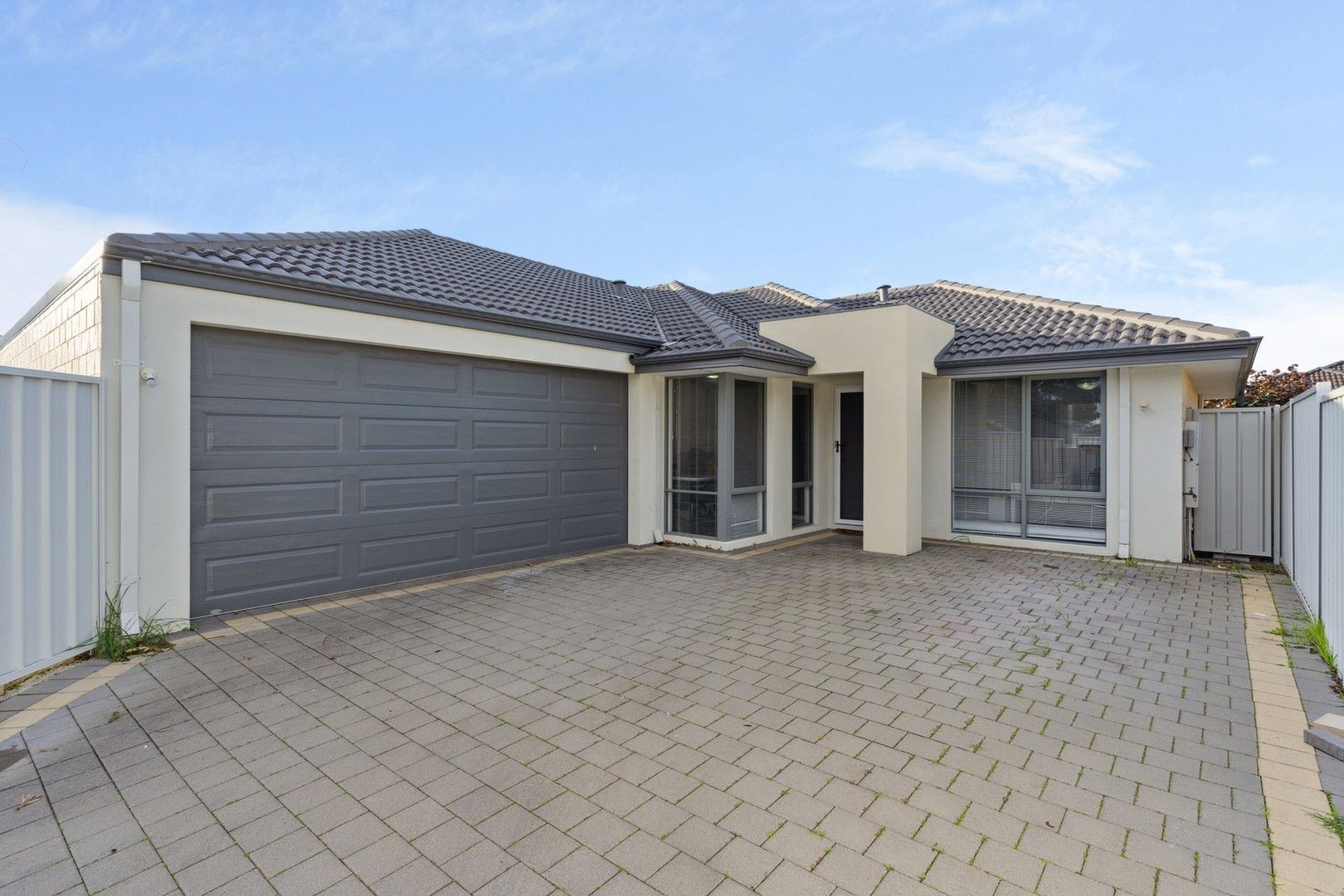 4 bedrooms House in 2/10 York Avenue BENTLEY WA, 6102
