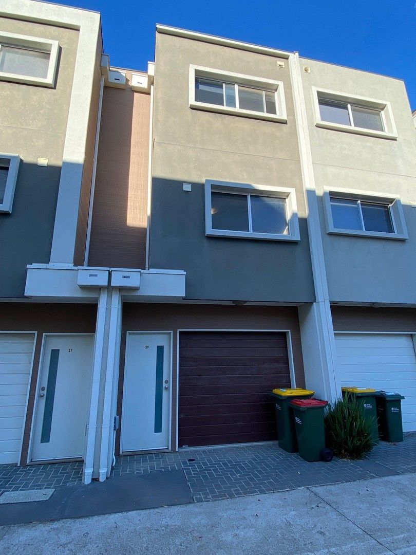 2 bedrooms Townhouse in 39 Chanticleer Drive MERNDA VIC, 3754