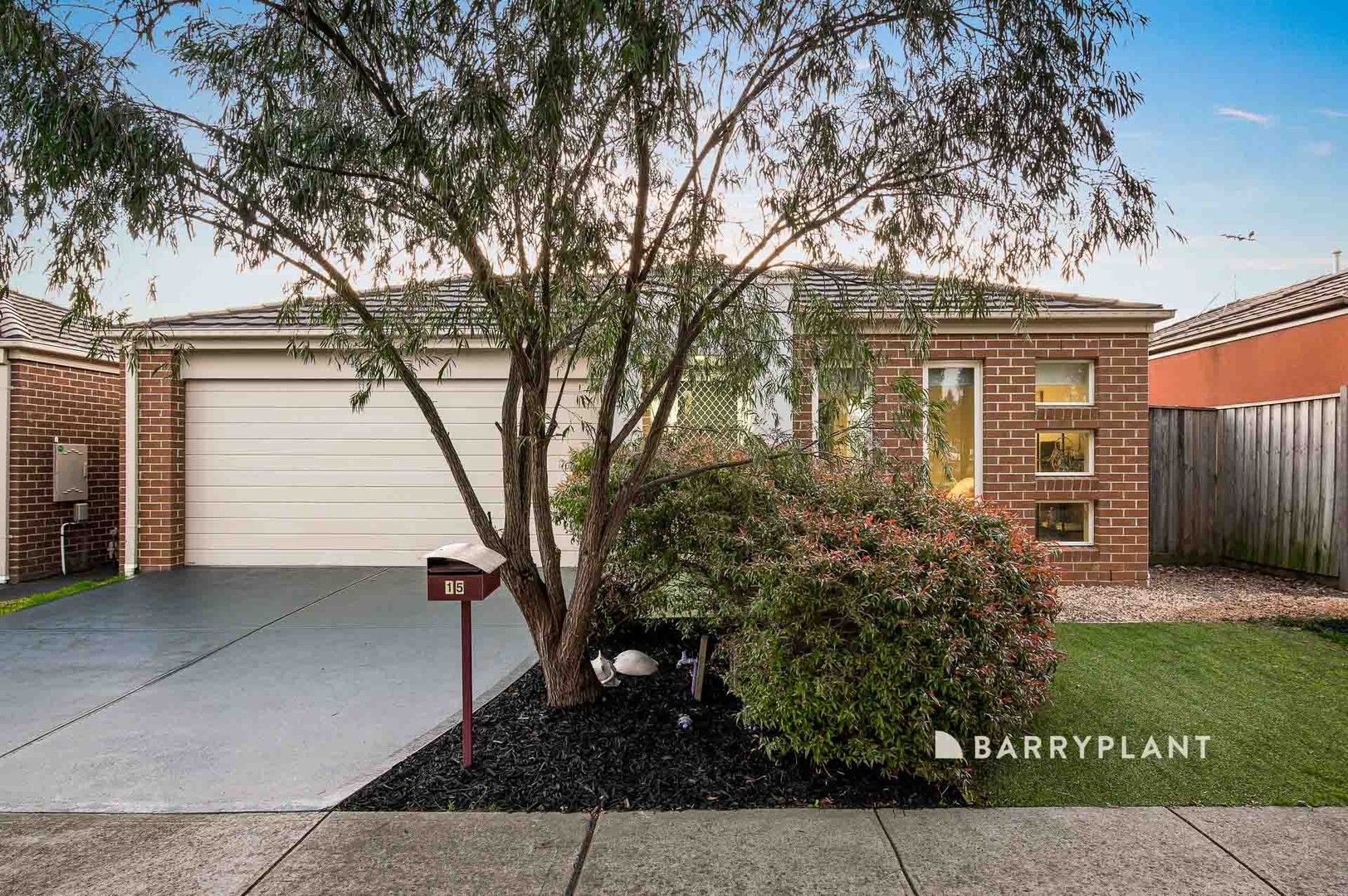 3 bedrooms House in 15 Markbeech Crescent OFFICER VIC, 3809