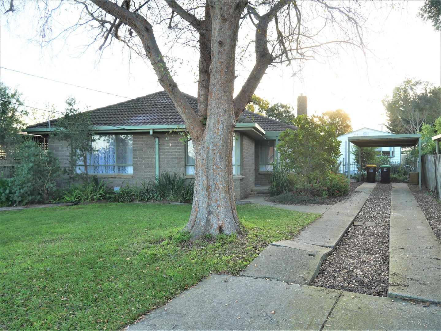 4 bedrooms House in 17 Dalton Drive MELTON SOUTH VIC, 3338