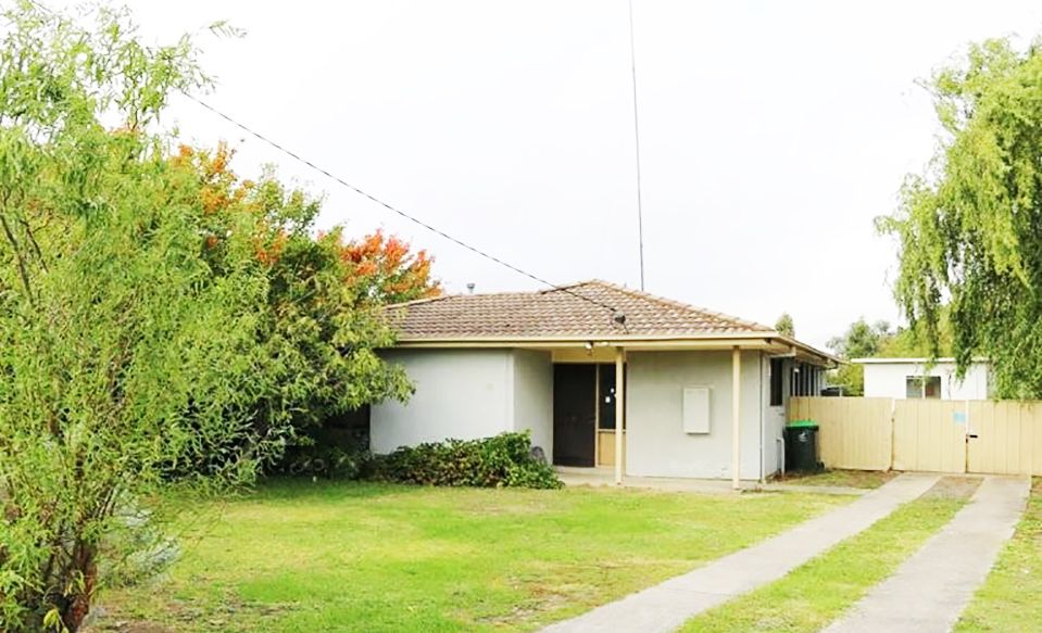 4 bedrooms House in 18 Beatle Crescent MORWELL VIC, 3840
