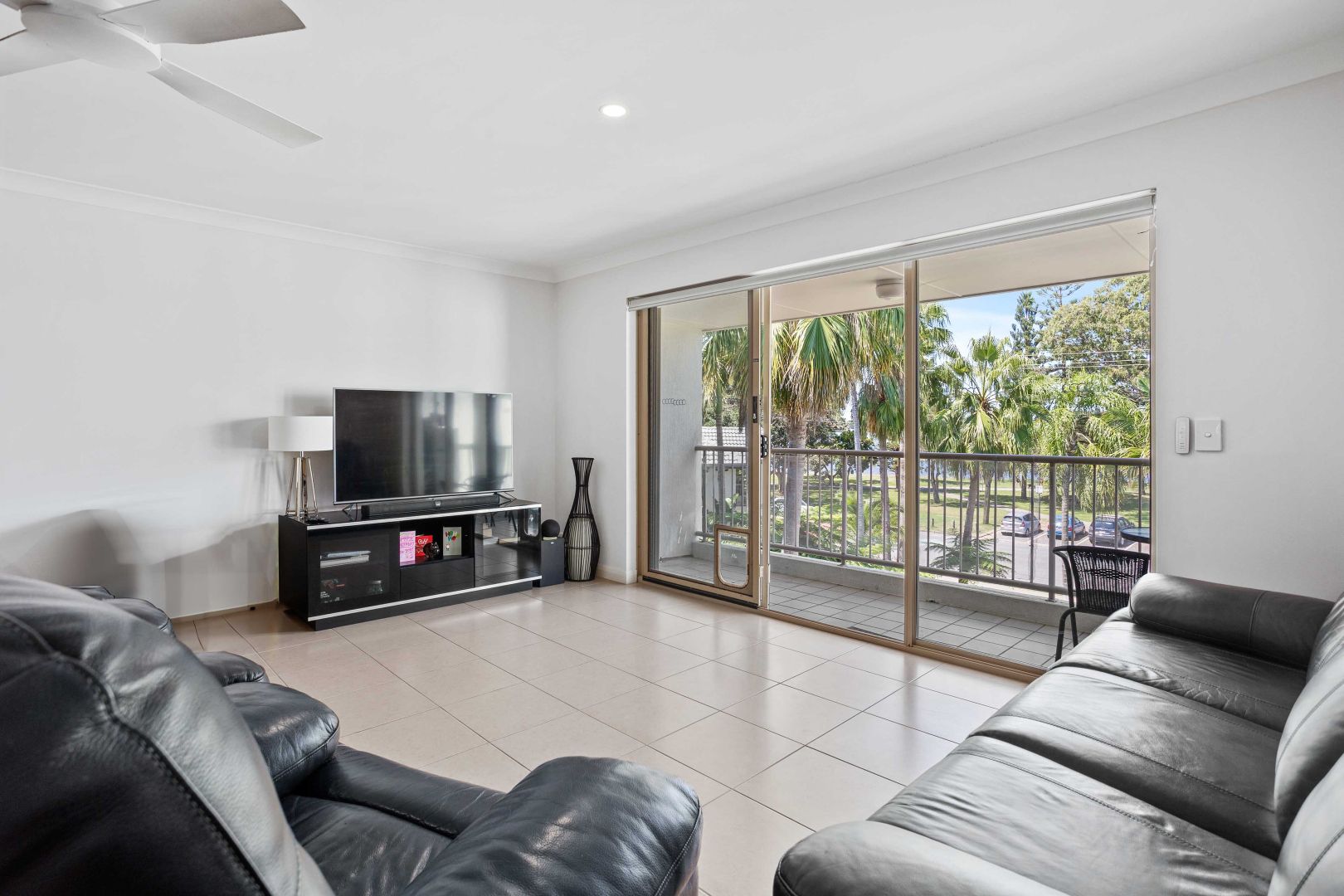 24/48 The Esplanade, Paradise Point QLD 4216, Image 2