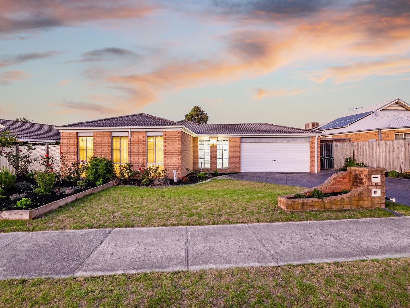 5 bedrooms House in 24 Horsfield Street CRANBOURNE NORTH VIC, 3977