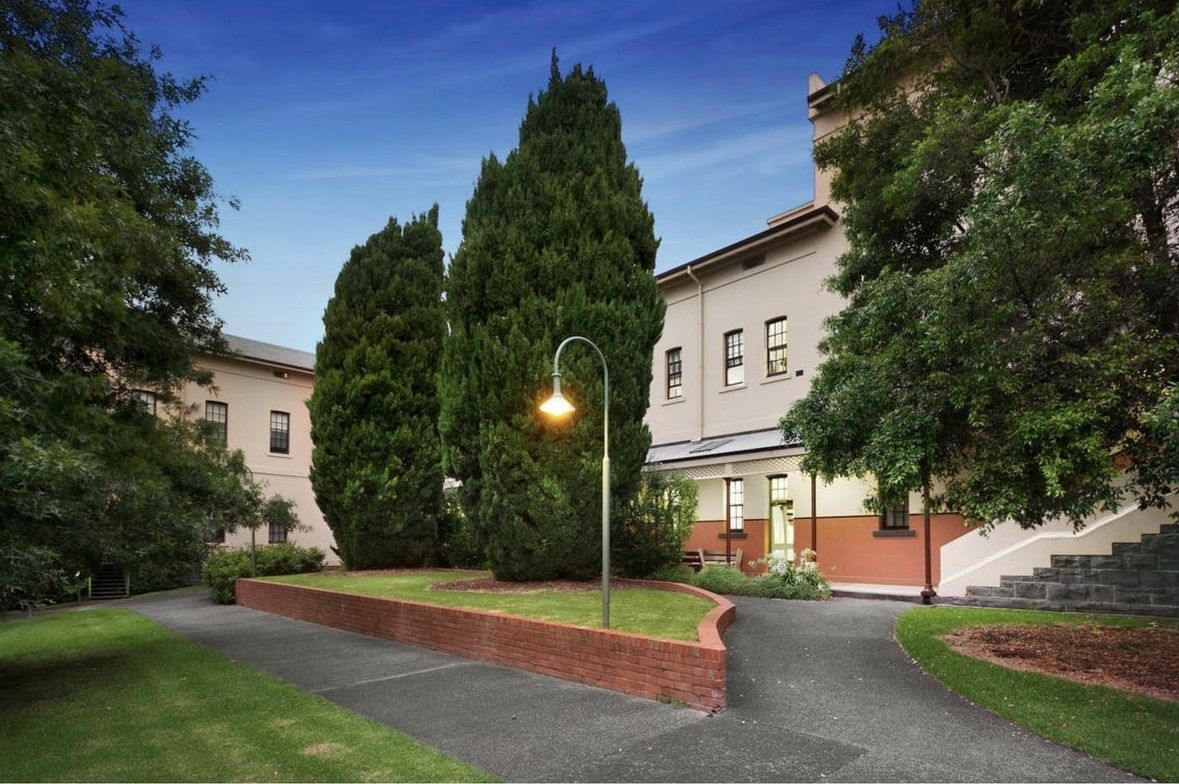 2 bedrooms Apartment / Unit / Flat in 151 Wiltshire Drive KEW VIC, 3101