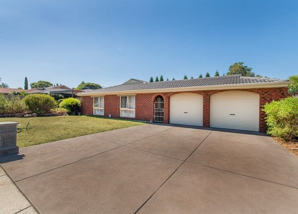 15 Collendina Crescent, Scoresby VIC 3179