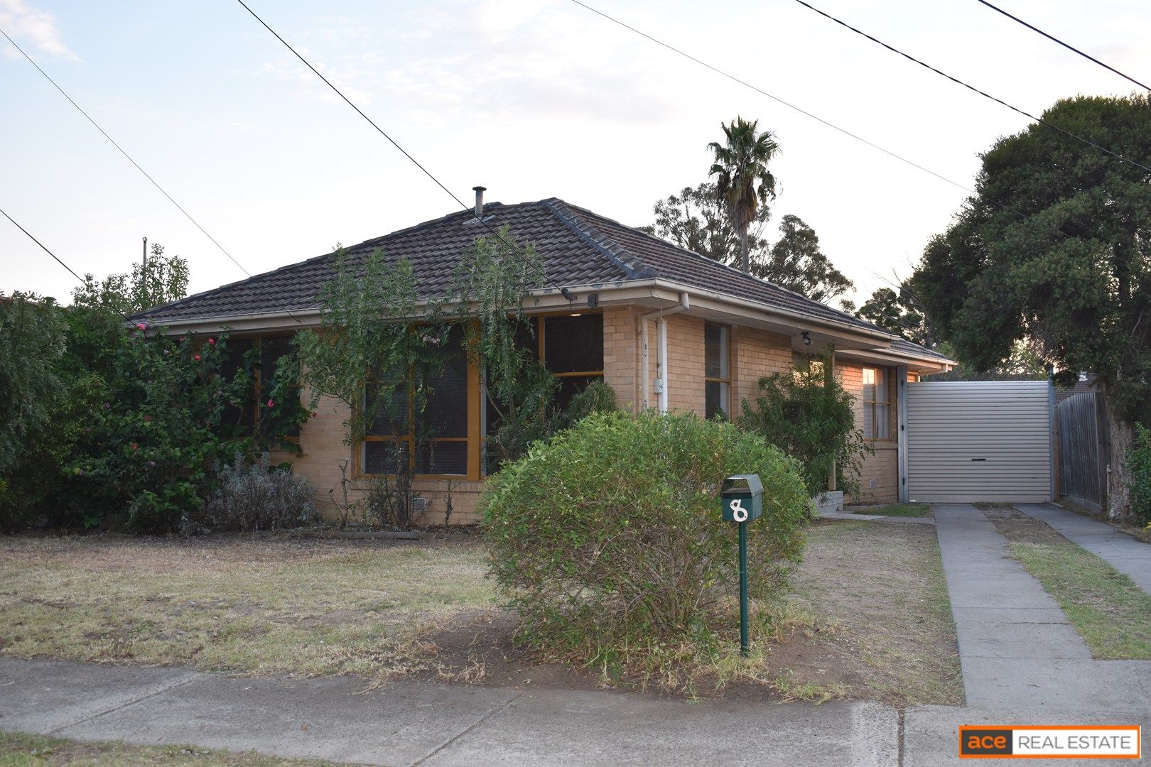 3 bedrooms House in 8 Evans Crescent LAVERTON VIC, 3028