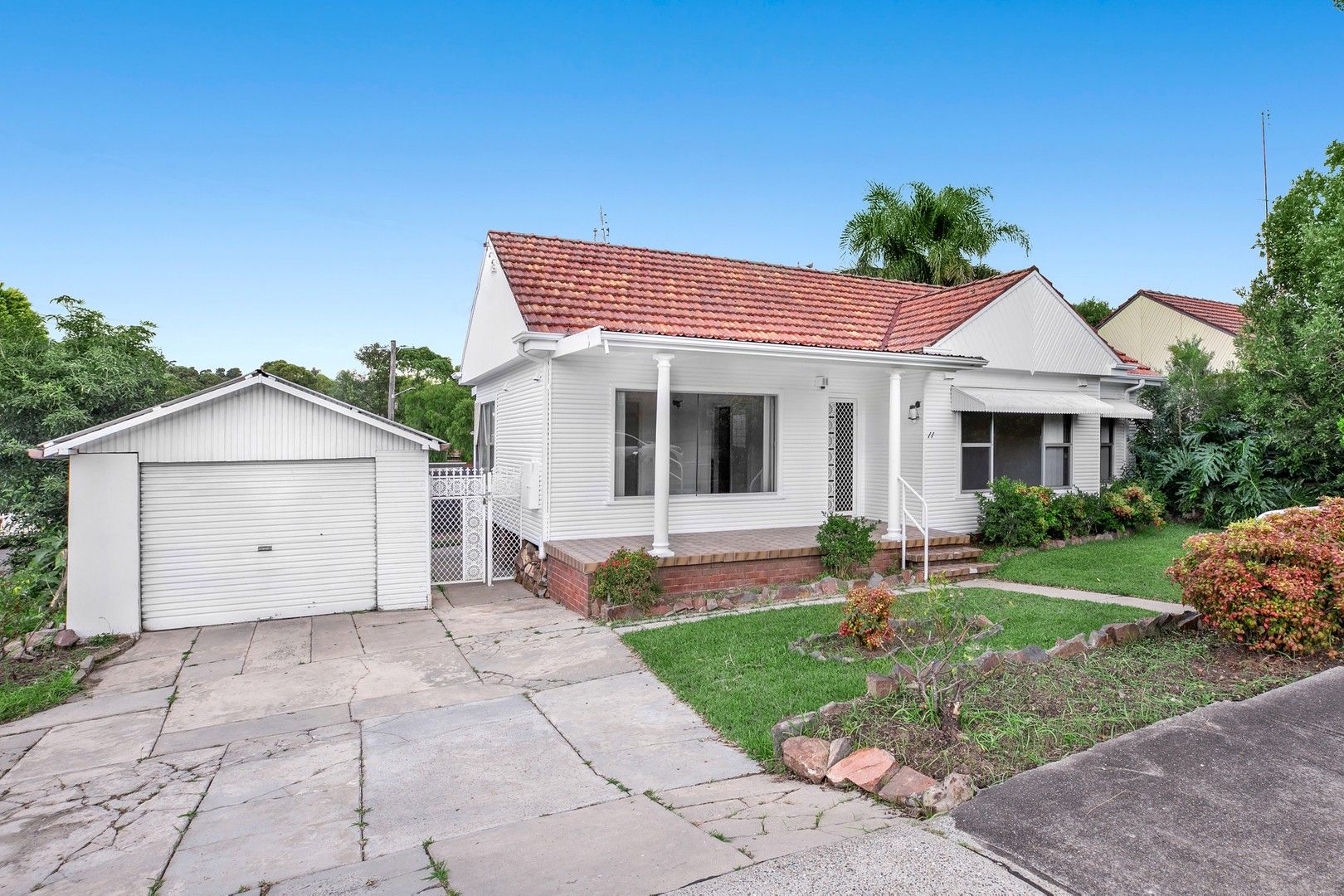 6 bedrooms House in 11 University Drive WARATAH WEST NSW, 2298