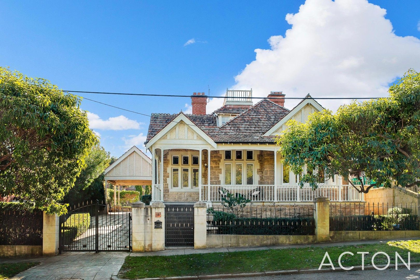 5 bedrooms House in 15 Throssell Street PERTH WA, 6000
