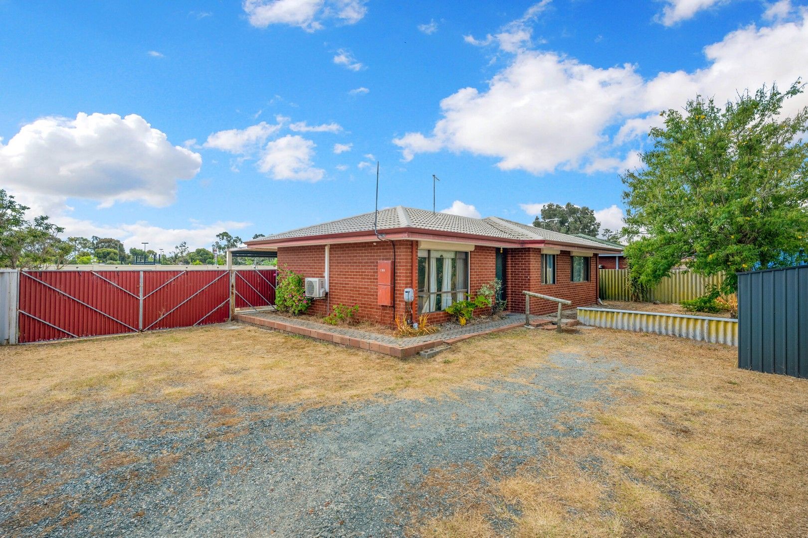 3 bedrooms House in 107 Girraween Street ARMADALE WA, 6112