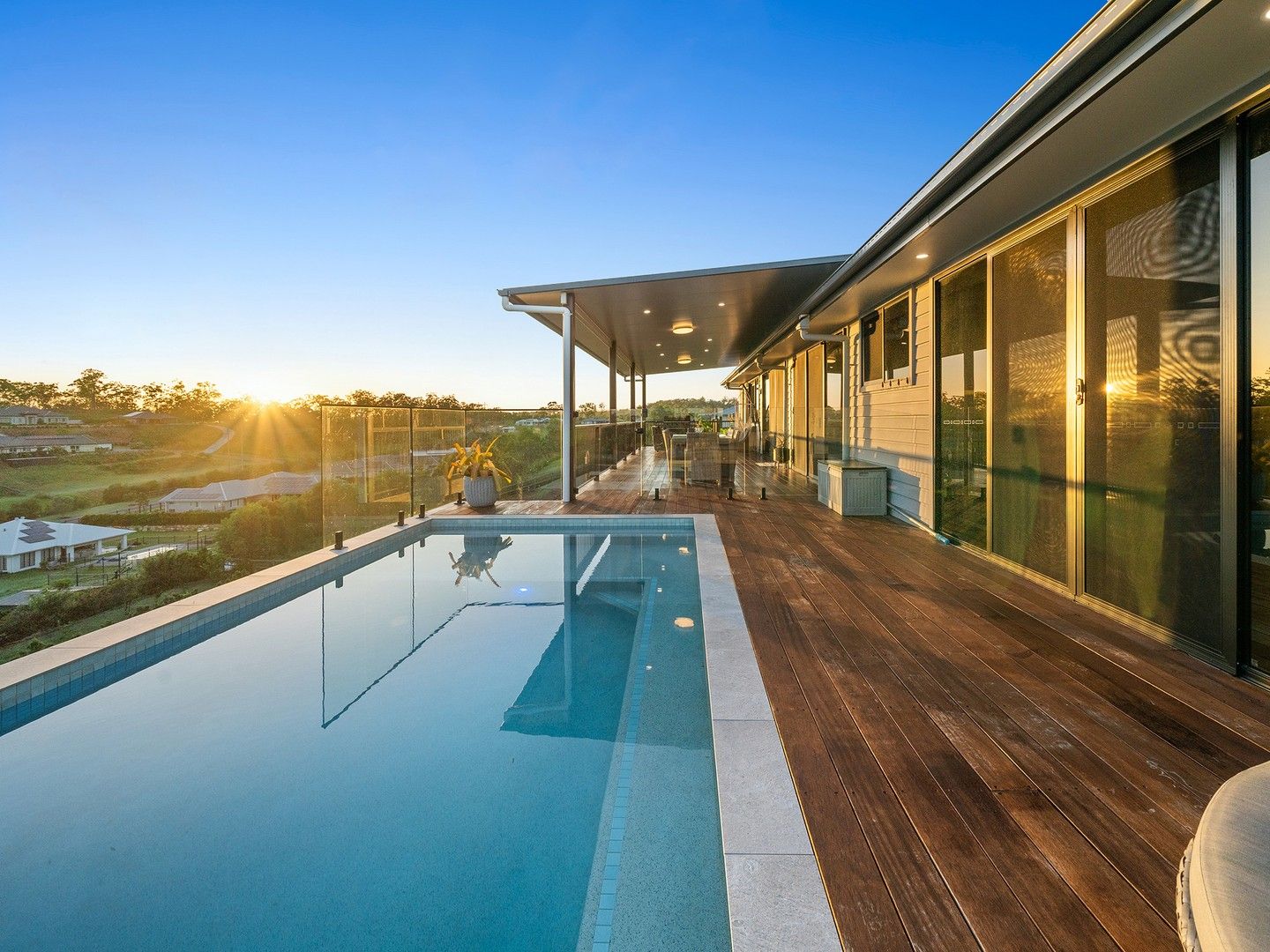 4 bedrooms House in 52 Montego Hills Drive KINGSHOLME QLD, 4208