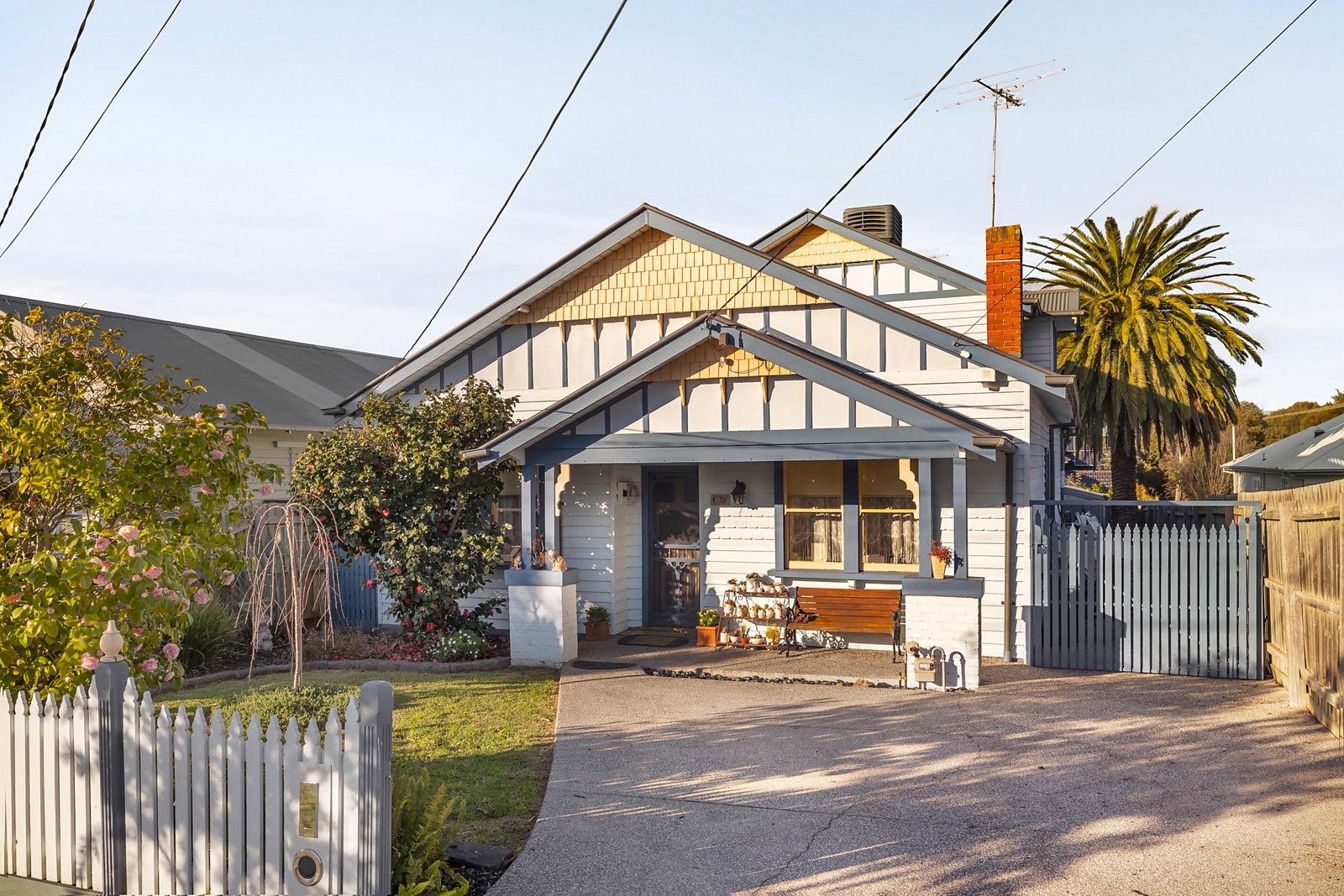 4 bedrooms House in 10 Sunshine Street PASCOE VALE VIC, 3044