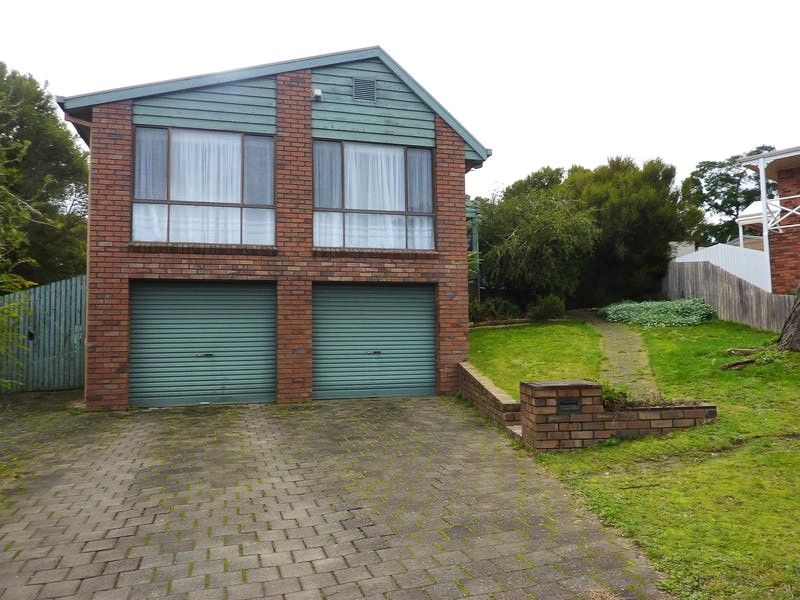 4 bedrooms House in 19 Clara Court BALLARAT NORTH VIC, 3350
