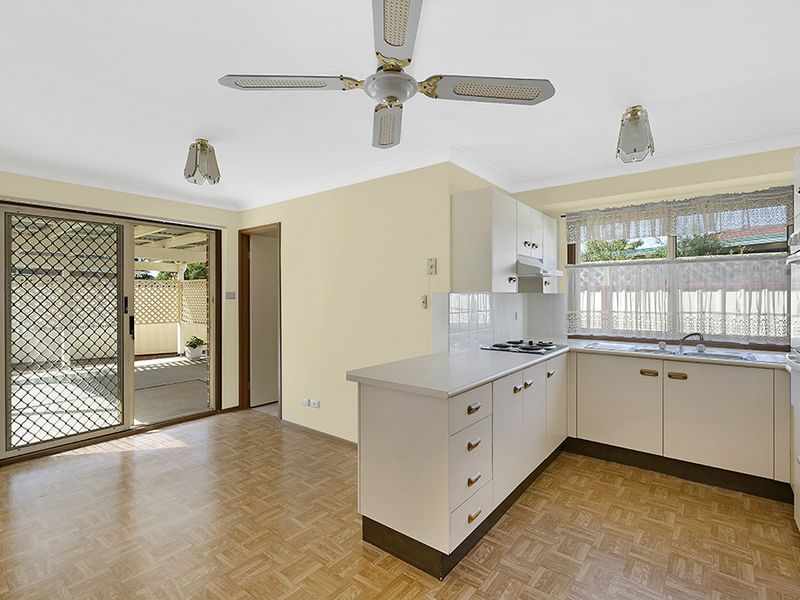 8 Charlotte Close, BATEAU BAY NSW 2261, Image 2