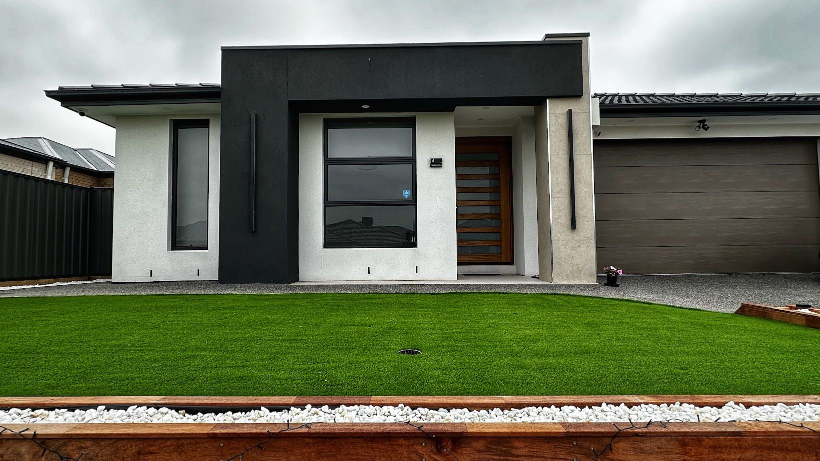 5 bedrooms House in 16 Mudrooroo Circuit KALKALLO VIC, 3064