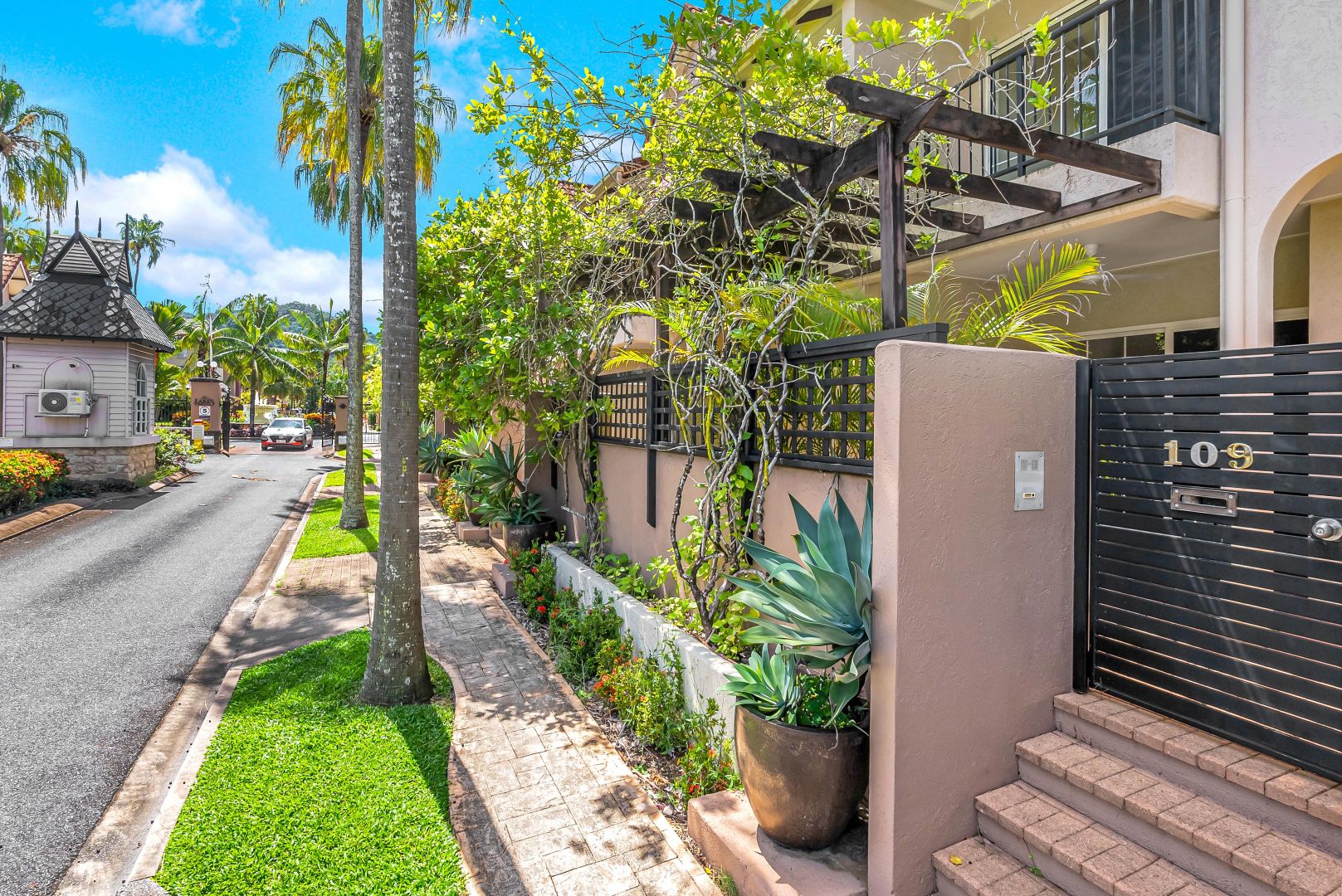 109/2-10 Greenslopes Street, Cairns North QLD 4870, Image 1