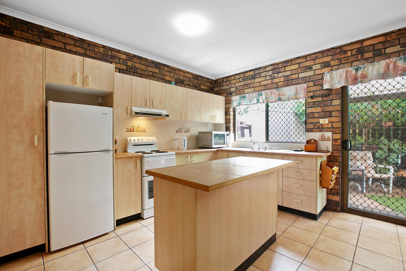 3/18 Gympie Road, Tin Can Bay QLD 4580, Image 2