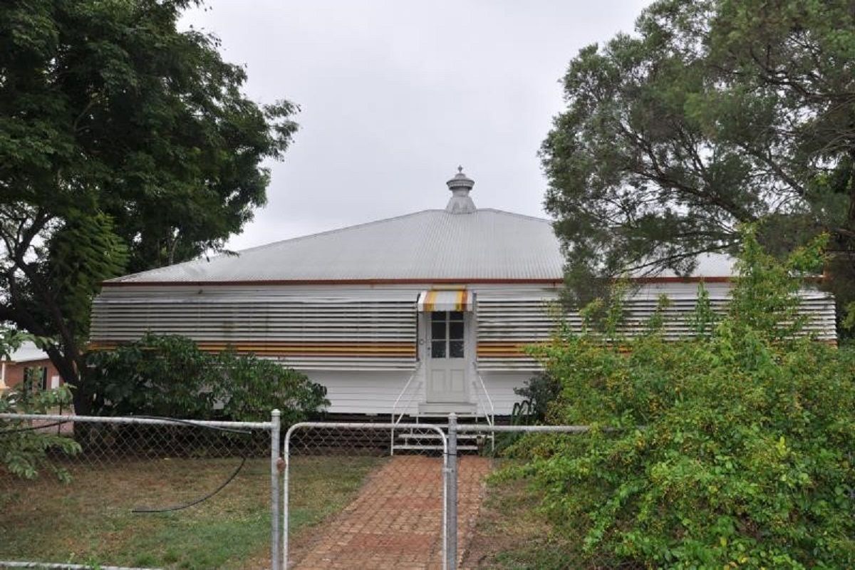 4 bedrooms House in 27 Anne Street CHARTERS TOWERS CITY QLD, 4820