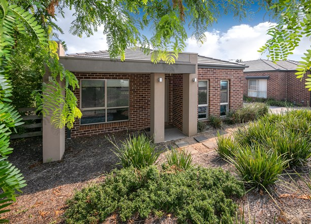 1/4 Francis Crescent, Gisborne VIC 3437