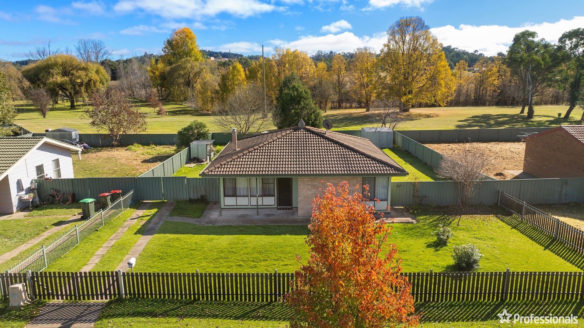 12 McIntosh Crescent, Armidale NSW 2350, Image 0