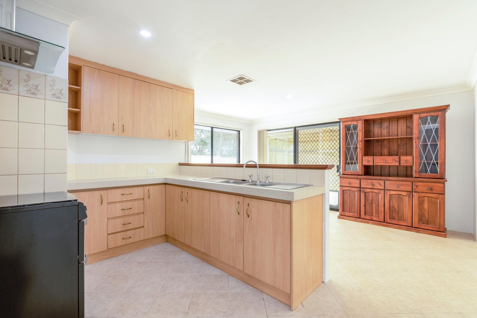 2 Solva Place, Seville Grove WA 6112, Image 2