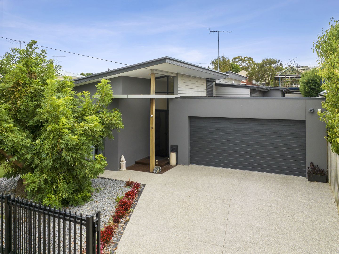 10 Fairmont Road, Newtown VIC 3220