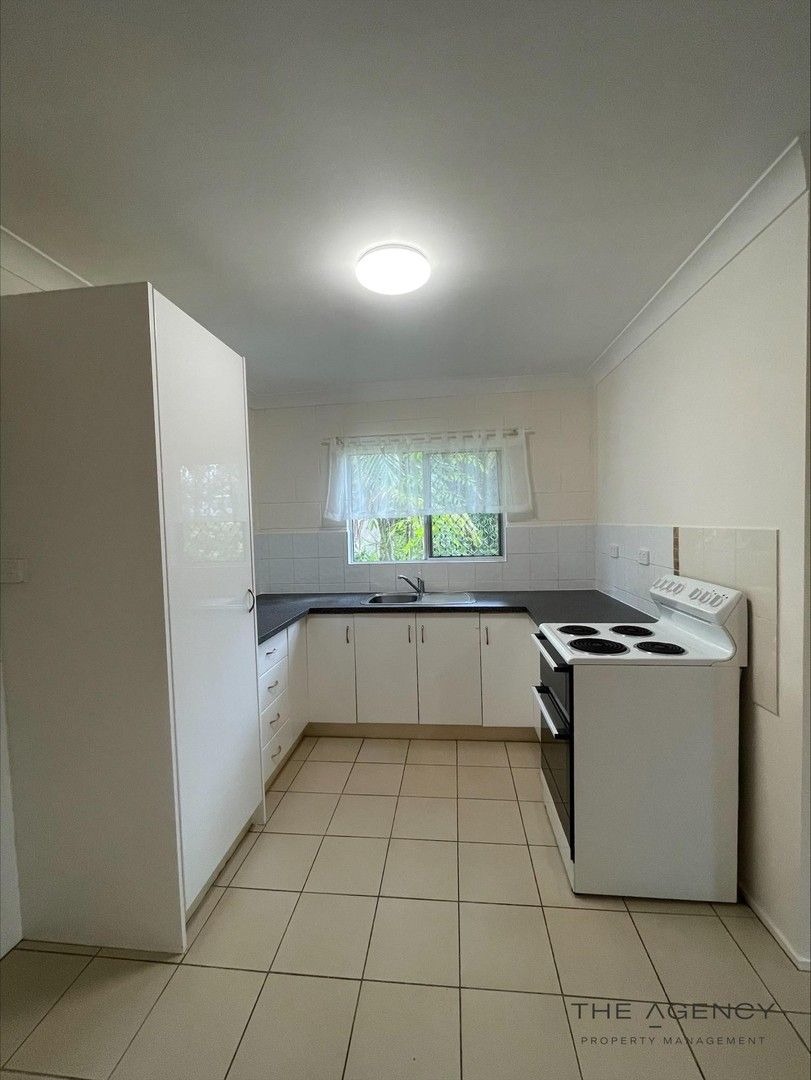 2 bedrooms Apartment / Unit / Flat in 2/76 Buzacott Street PARK AVENUE QLD, 4701