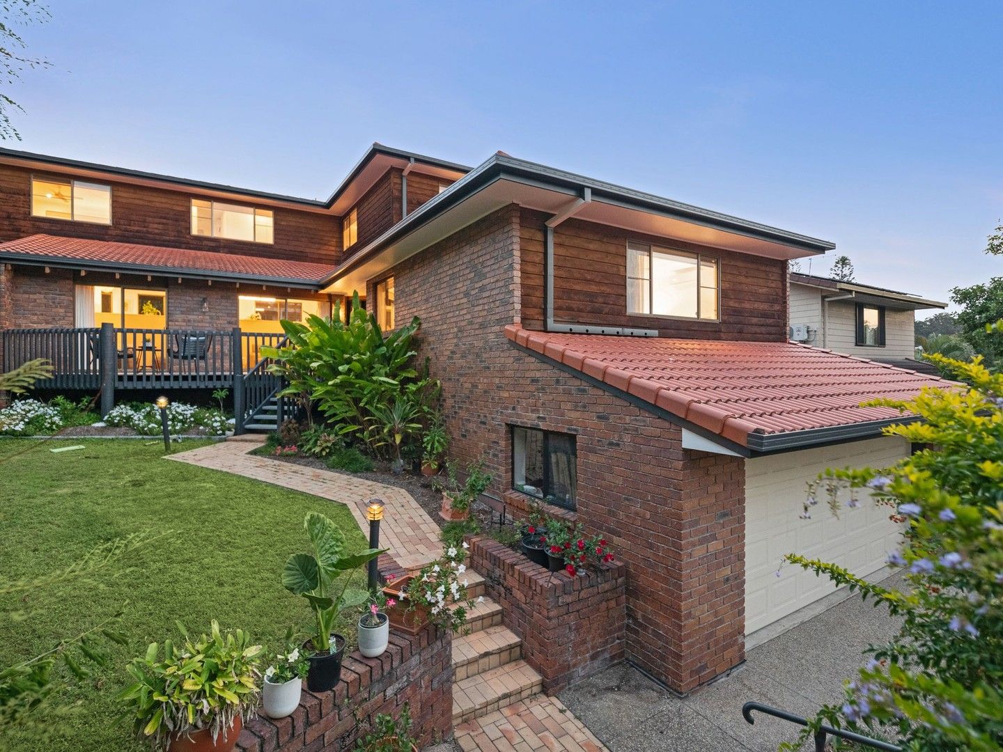 5 bedrooms House in 7 VANIMO STREET CHAPEL HILL QLD, 4069
