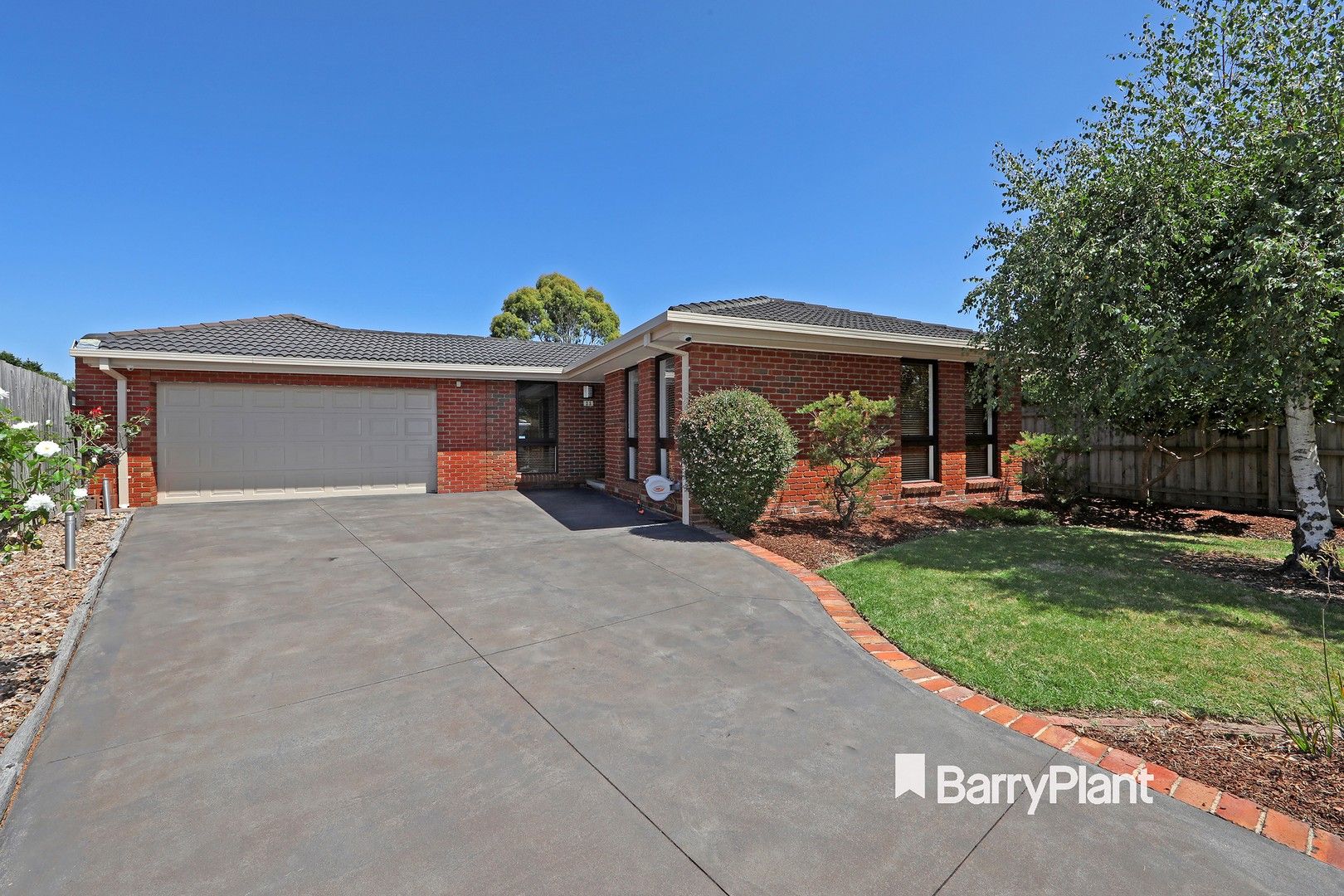 3 bedrooms House in 11 Melaleuca Court ROWVILLE VIC, 3178