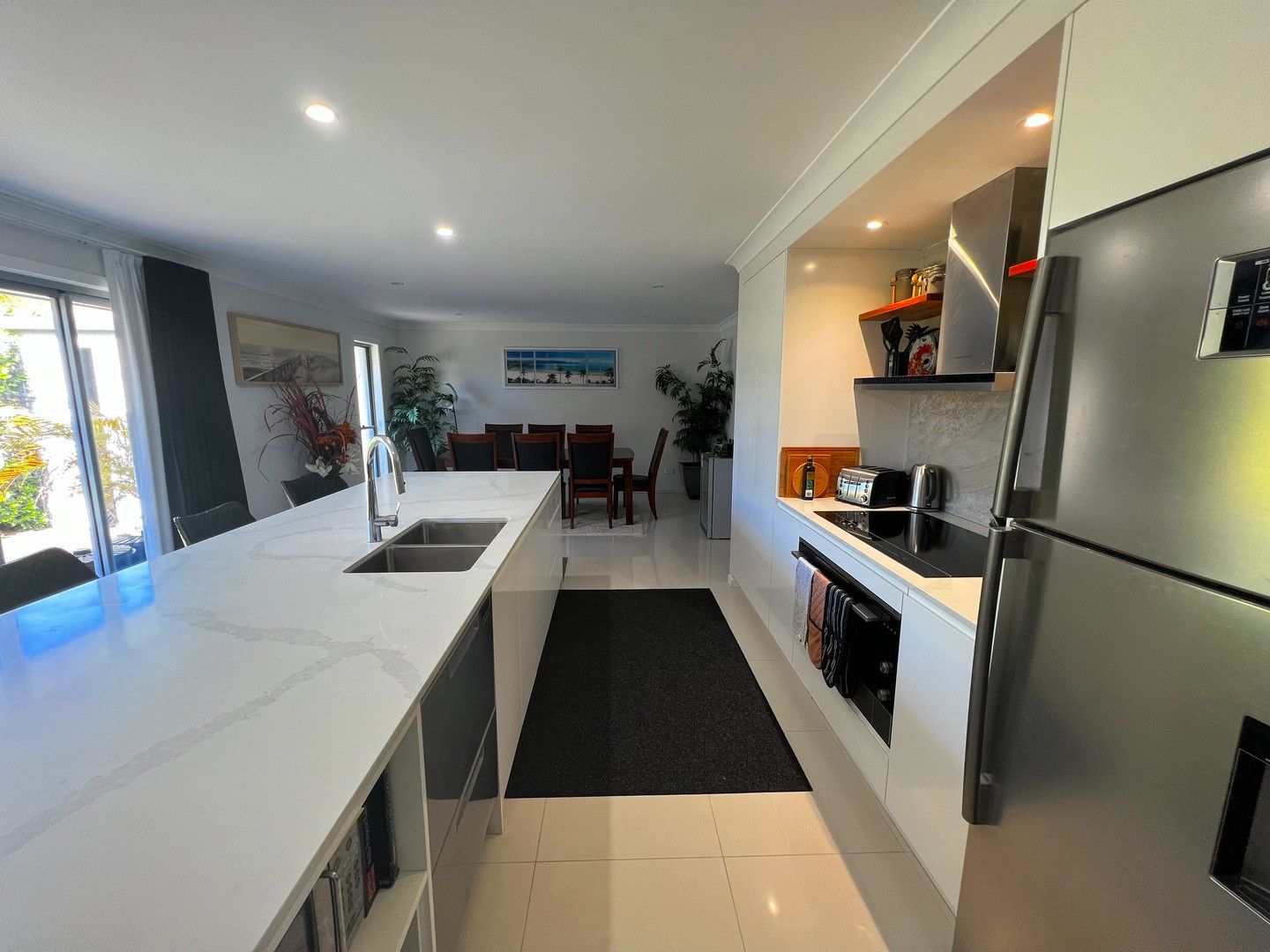 3 bedrooms House in 17 Manakin Avenue BURLEIGH WATERS QLD, 4220
