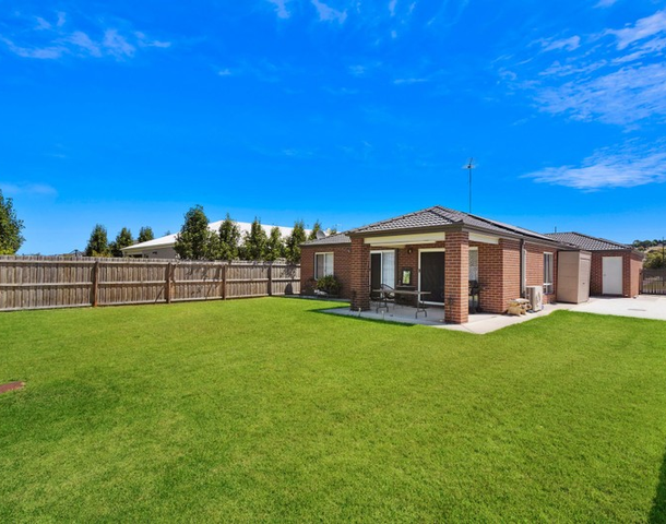 25 Phalaris Park Drive, Lovely Banks VIC 3213