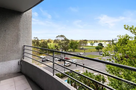 504/81 Queens Road, Melbourne VIC 3004 - Studio For Rent | Domain