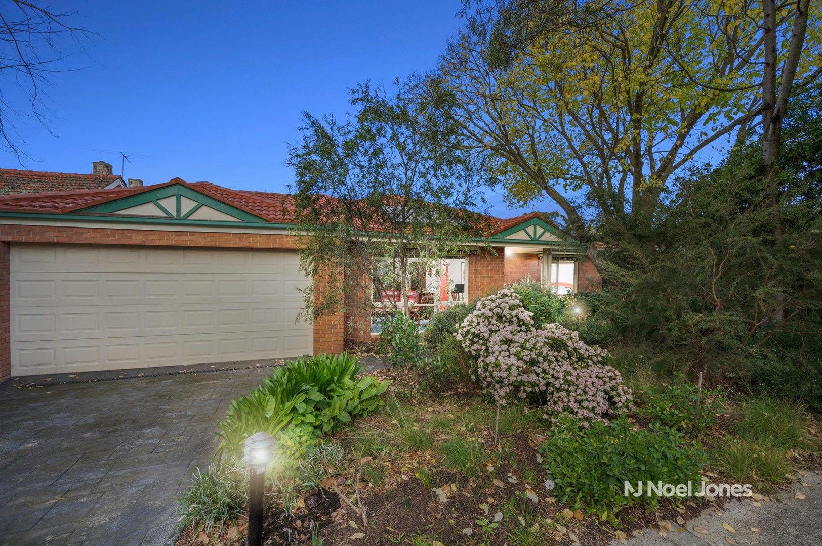 3 bedrooms House in 1/10 Simpsons Road BOX HILL VIC, 3128