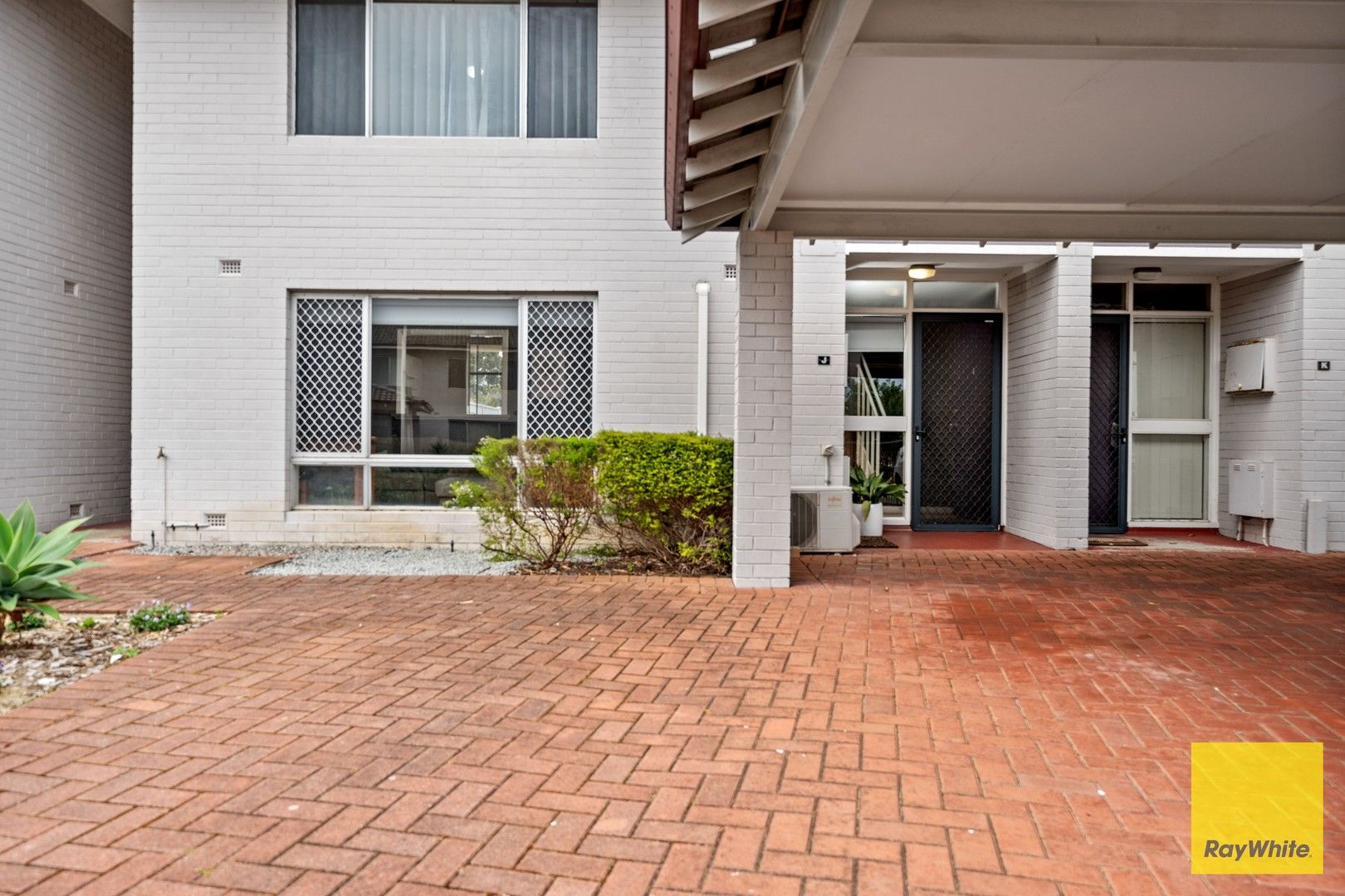 3 bedrooms Townhouse in 57J Amberton Avenue GIRRAWHEEN WA, 6064