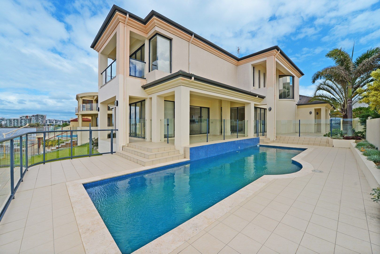 39 King Arthurs Court, Sovereign Islands QLD 4216, Image 0