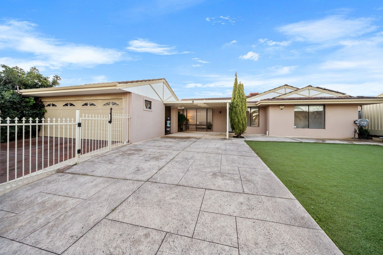 3 bedrooms House in 49 Highclere Boulevard MARANGAROO WA, 6064