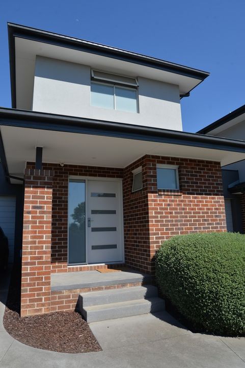 2 bedrooms Townhouse in 2 Welcome Close LILYDALE VIC, 3140