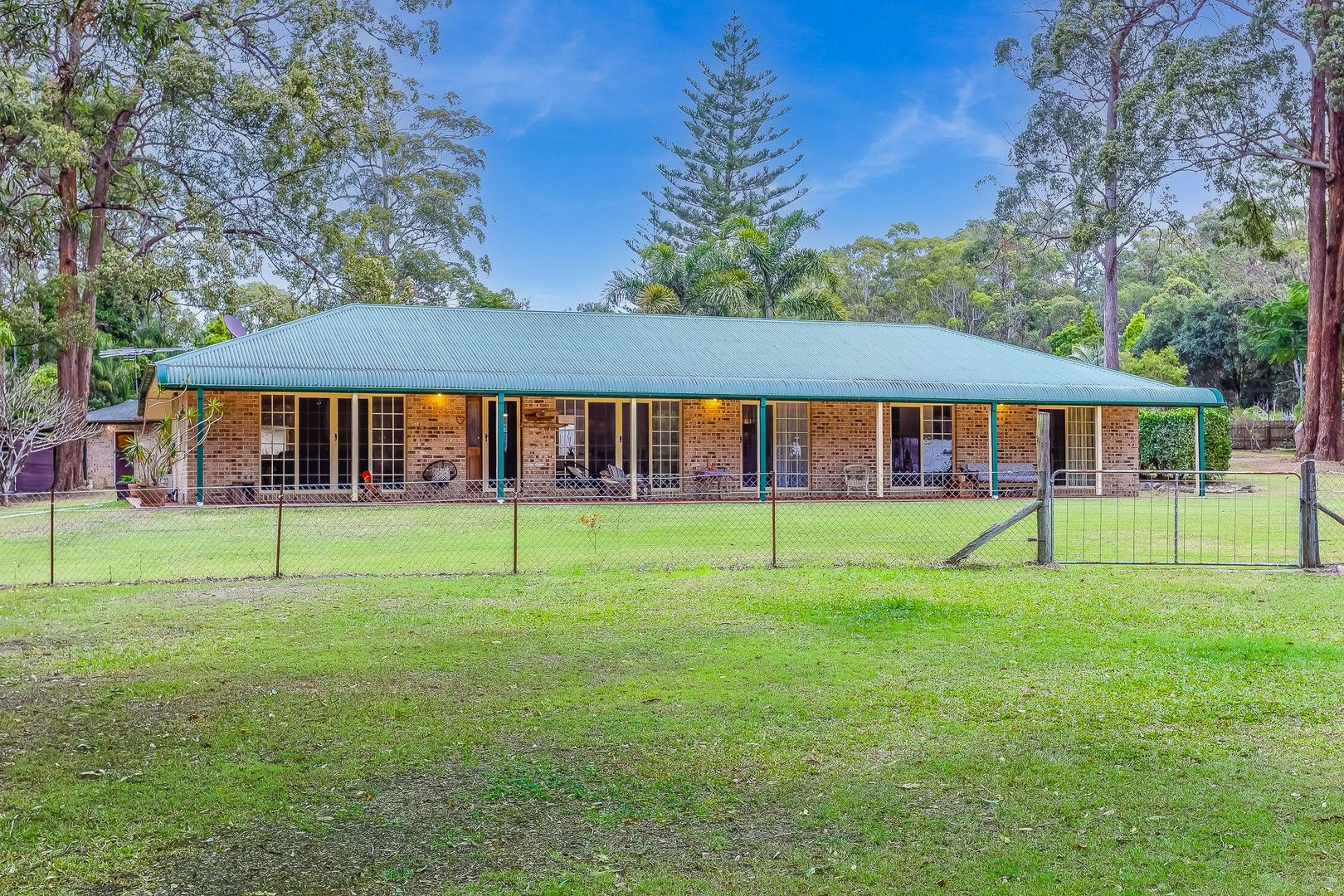 4 bedrooms House in 1 Ridgeview Court DAKABIN QLD, 4503