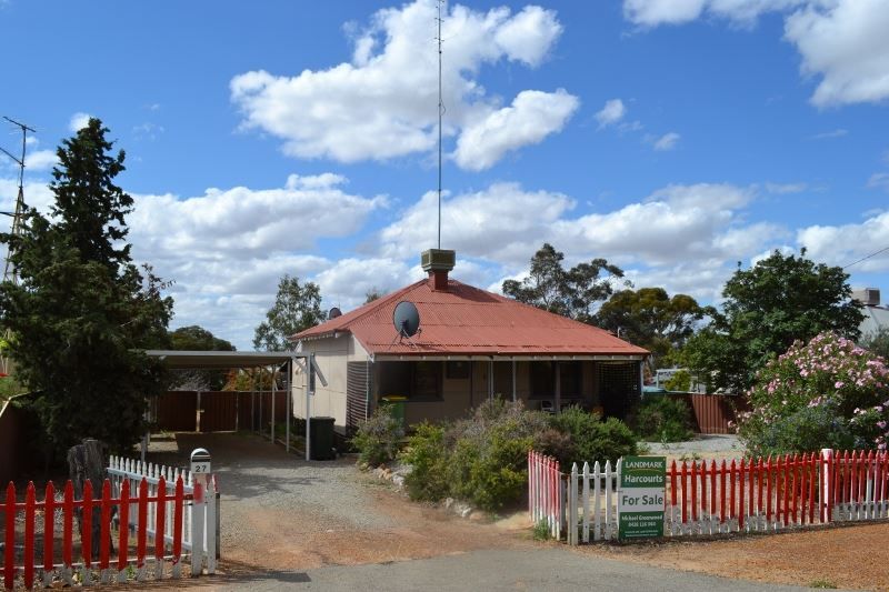 27 Macpherson Street, Cunderdin WA 6407, Image 2