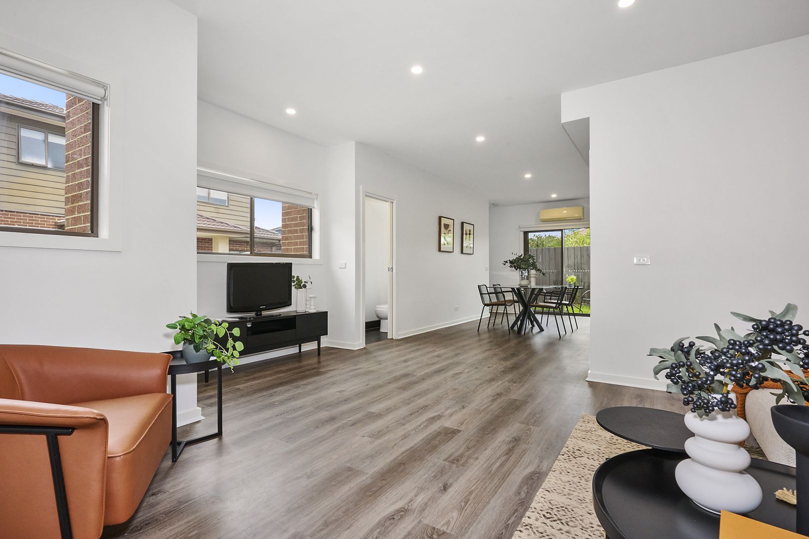 2/5 Biran Court, Reservoir VIC 3073, Image 1