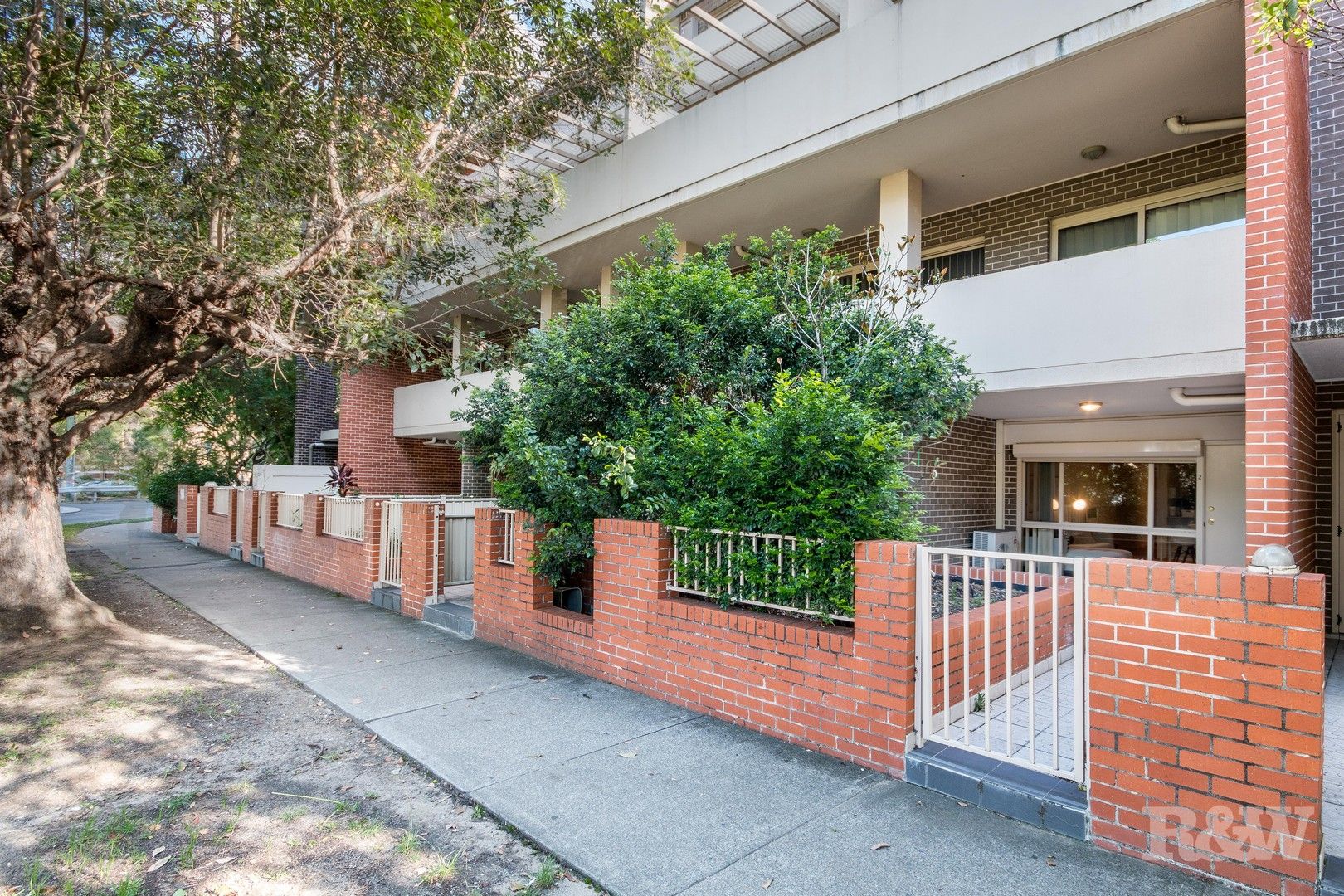 2 bedrooms Apartment / Unit / Flat in 21/6-8 The Crescent HOMEBUSH NSW, 2140