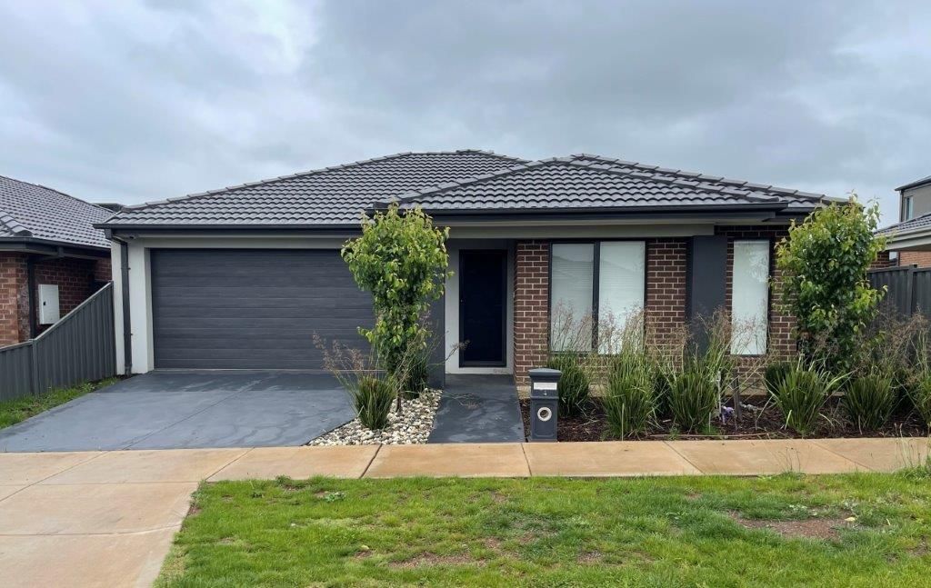 3 bedrooms House in 4 Monaco Grove STRATHTULLOH VIC, 3338