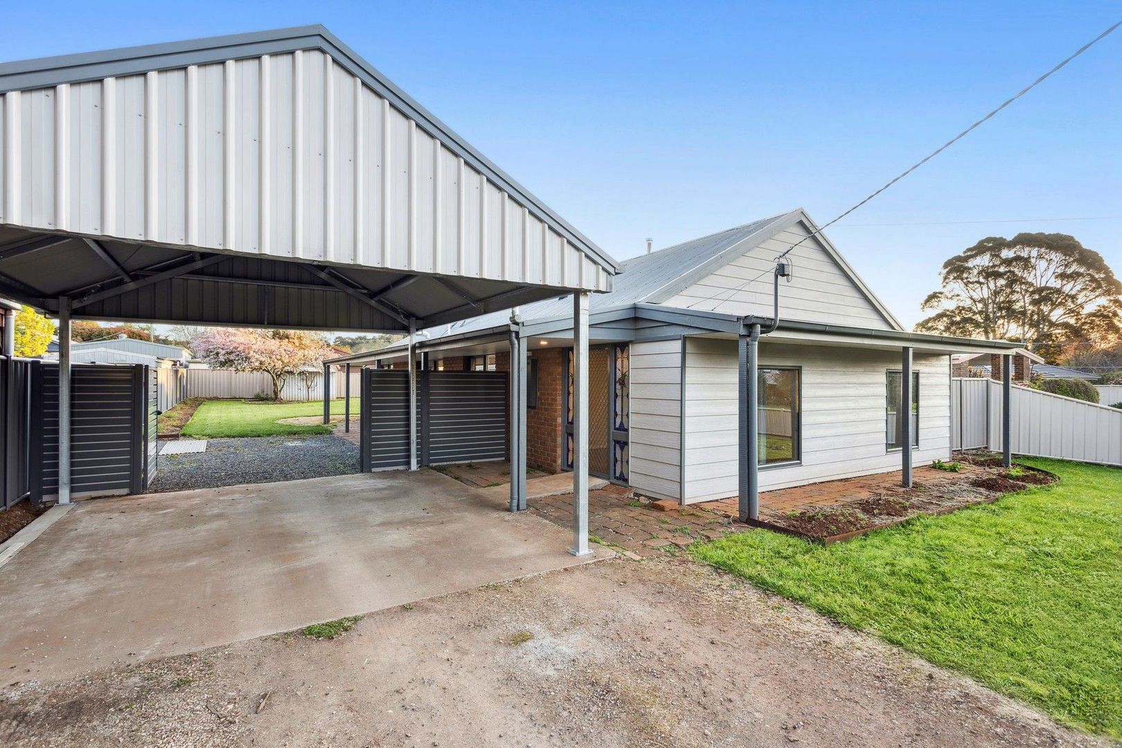 2 James Court, Woodend VIC 3442 House For Rent 550 Domain