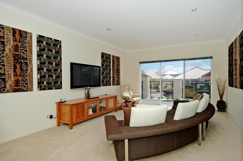 51 Gaudi Way, CLARKSON WA 6030, Image 2