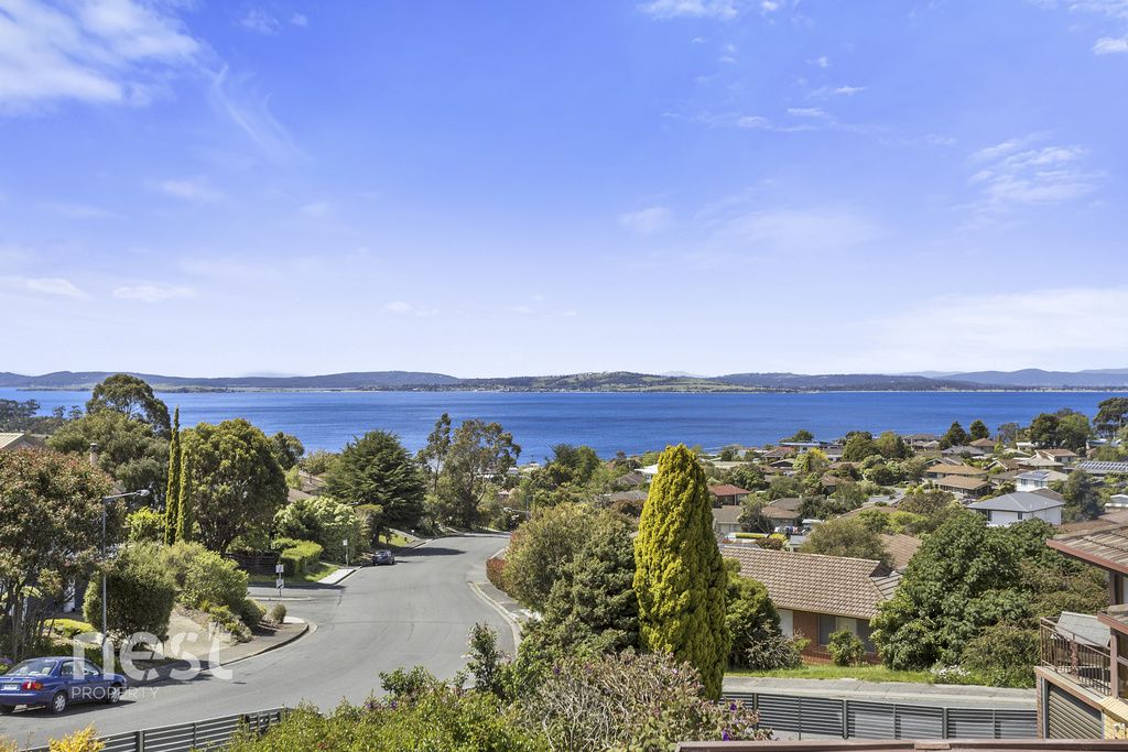 34 Woodlands Drive, Blackmans Bay TAS 7052, Image 2