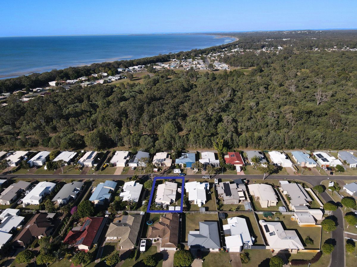4 bedrooms House in 19 Swan View Court TOOGOOM QLD, 4655