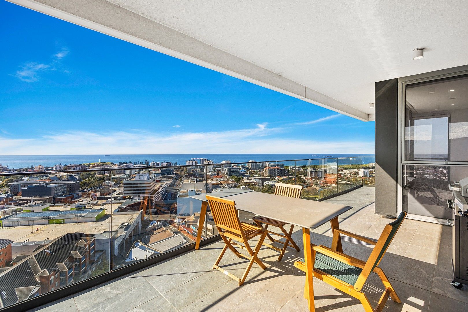 2 bedrooms Apartment / Unit / Flat in 1302/3 Rawson Street WOLLONGONG NSW, 2500