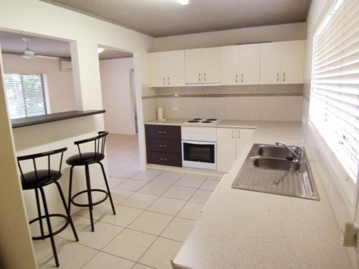 2 bedrooms Apartment / Unit / Flat in 3/214 Scarborough Street SOUTHPORT QLD, 4215
