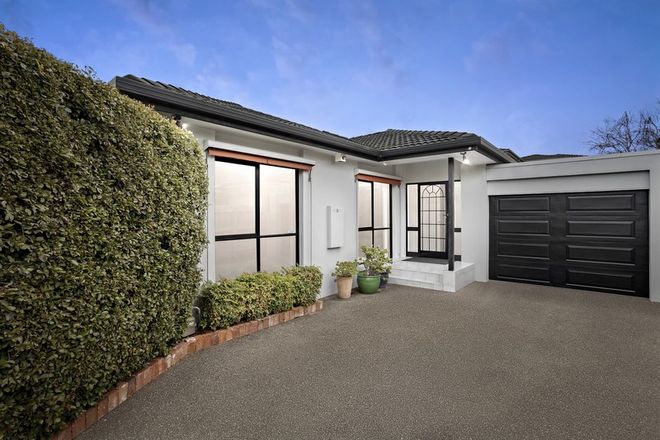 Picture of 2/31 Calembeena Avenue, HUGHESDALE VIC 3166