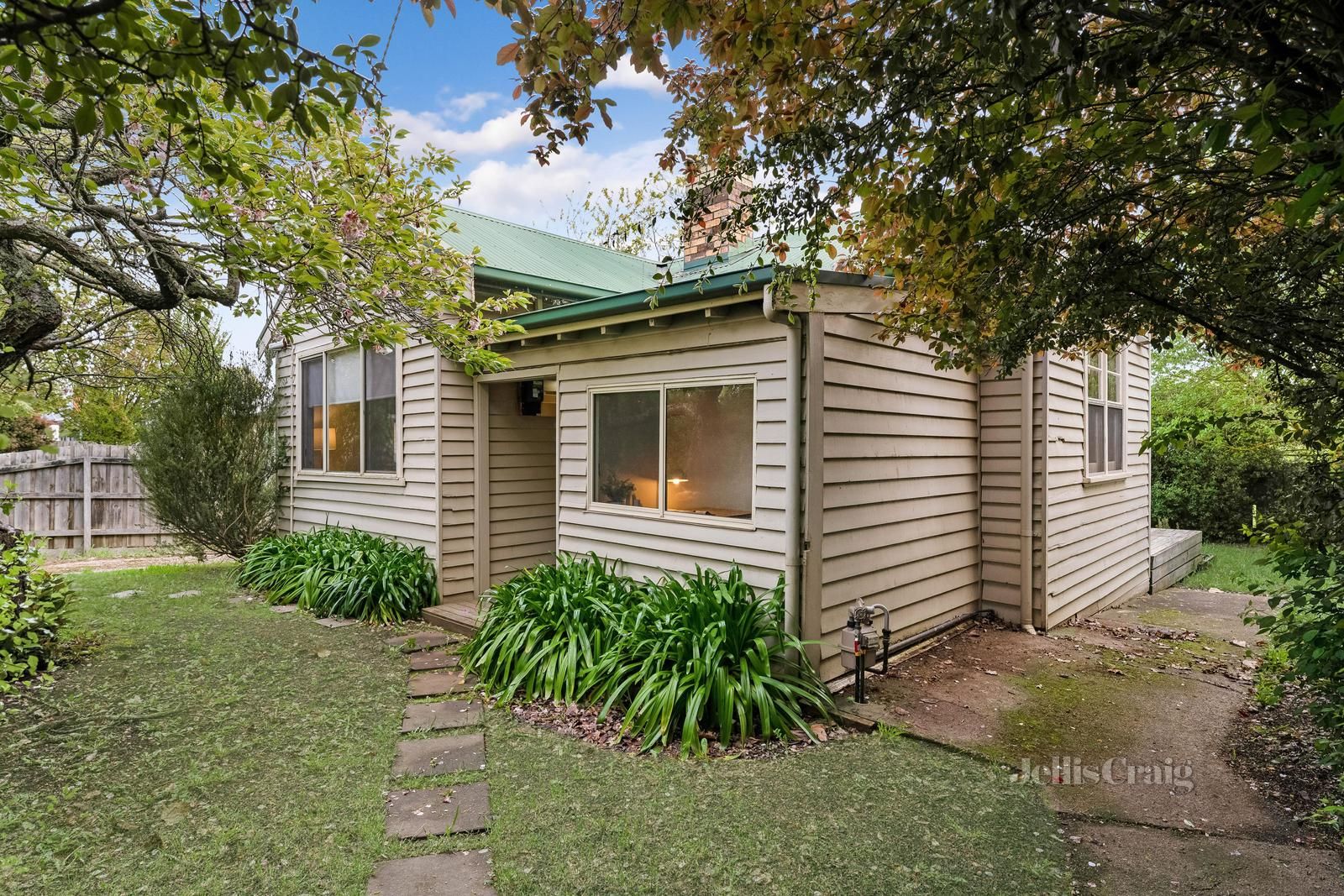 1 bedrooms House in 42 Dunsford Street LANCEFIELD VIC, 3435