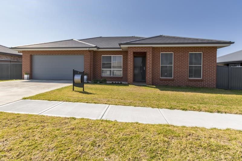4 bedrooms House in 5 Faringdon Street TAMWORTH NSW, 2340
